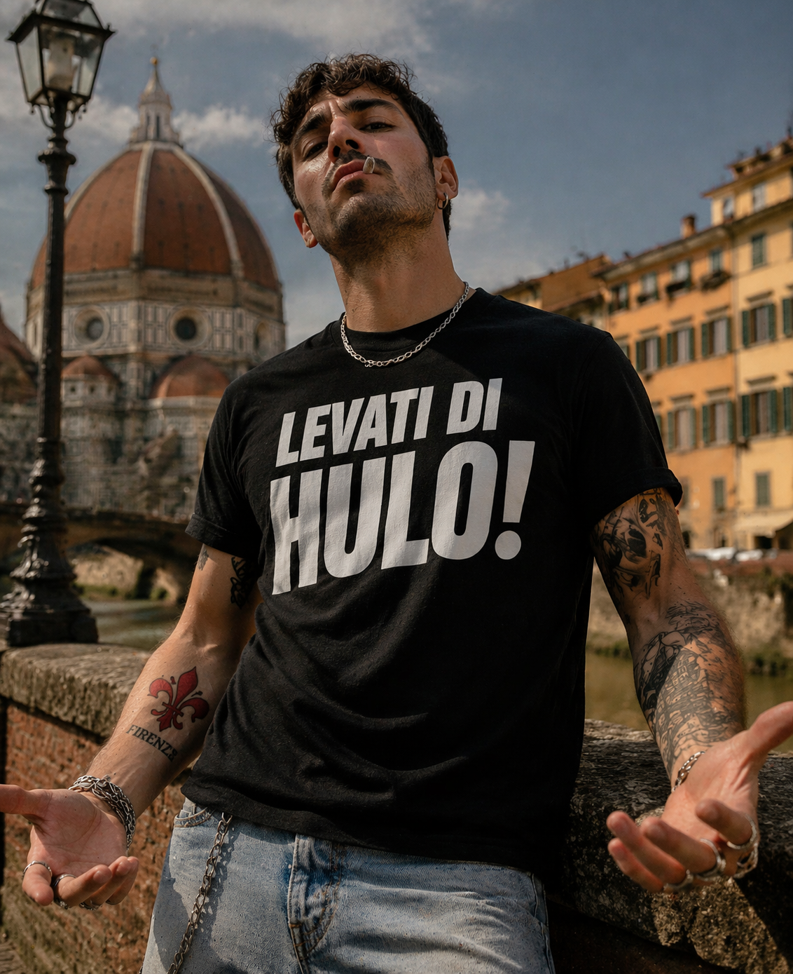 maglietta toscana levati di hulo indossata a firenze stile streetwear