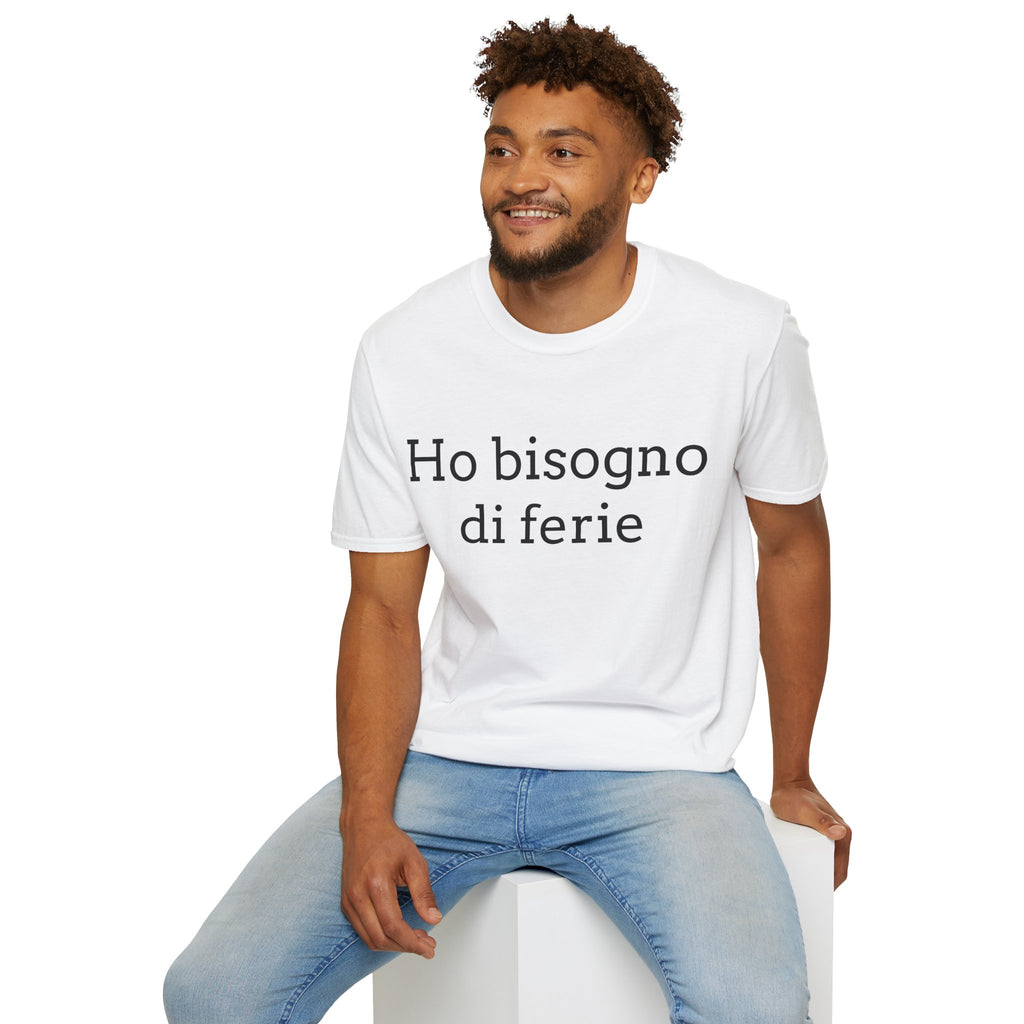 Ho bisogno di ferie T-Shirt italina — Italian ironica, sarcastica, umoristica
