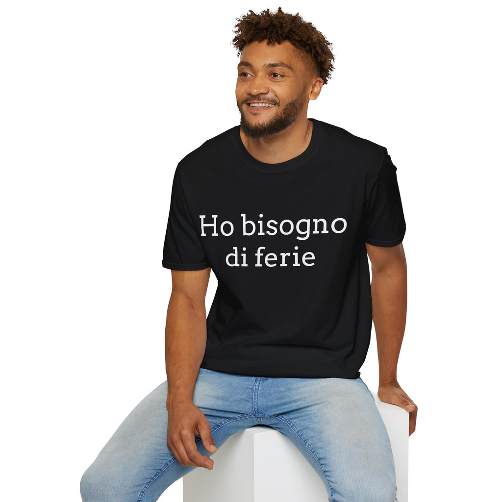 Ho bisogno di ferie T-Shirt italina — Italian ironica, sarcastica, umoristica