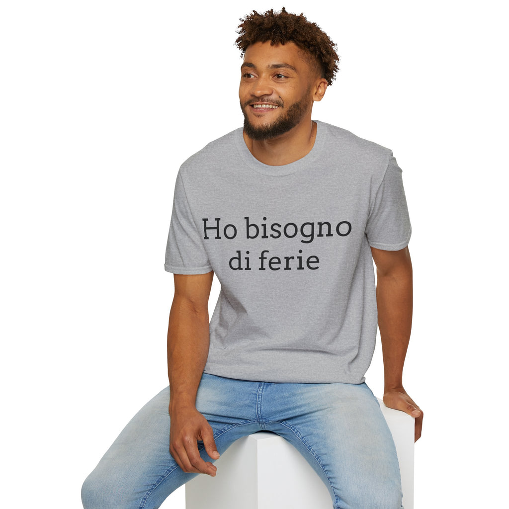 Ho bisogno di ferie T-Shirt italina — Italian ironica, sarcastica, umoristica