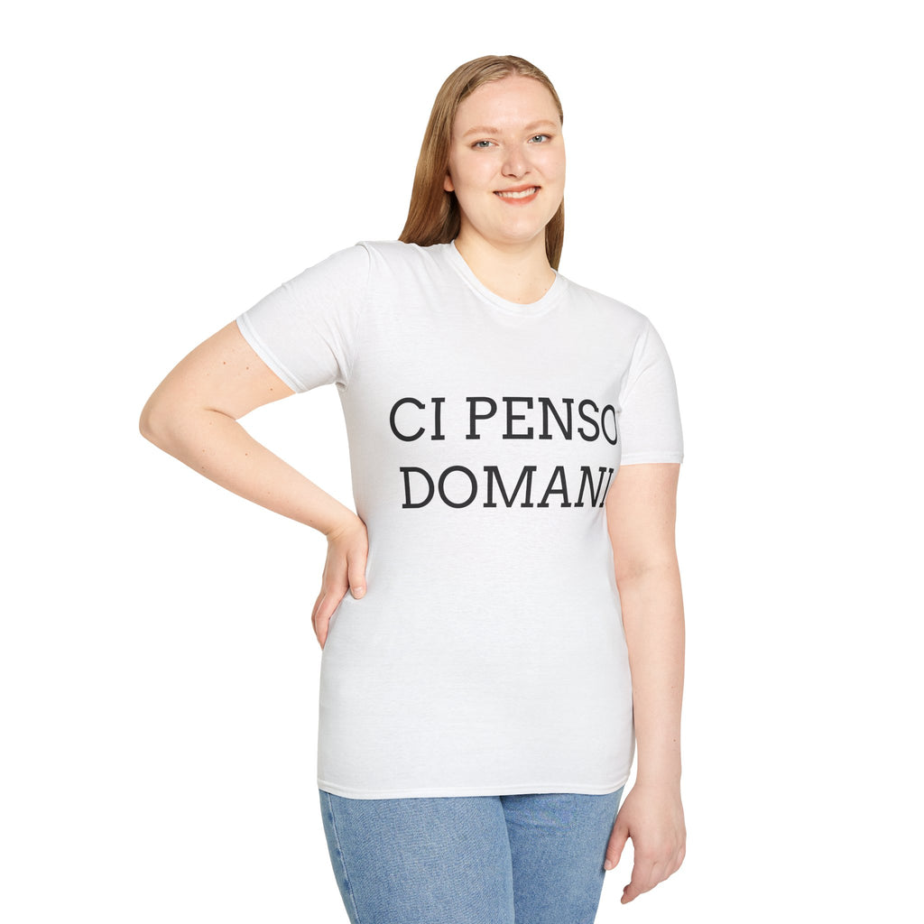 T-Shirt ironica —  'Ci Penso Domani, forse' T-shirt italiana sarcastica